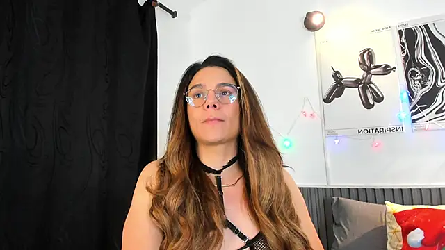 Cloe Bonne online show from December 17, 8:25 pm