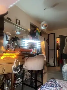 Motherbigbus online show from April 18, 1:35 pm