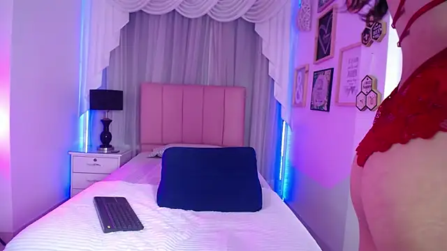 IsabelleDaza online show from December 17, 12:22 pm