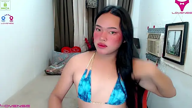 Fantacyloverr online show from December 4, 5:06 pm