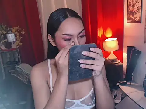 kylieEmparado online show from July 12, 11:25 am