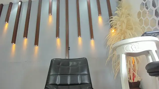  foxy 00 online show from February 13, 6:59 pm