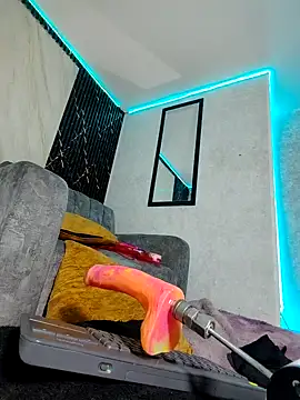 Isis Hot   online show from April 19, 6:10 pm