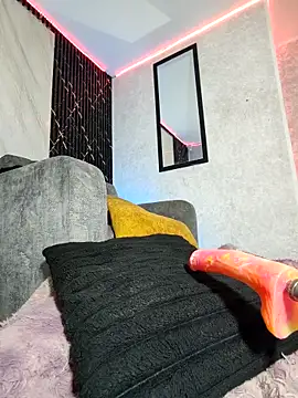 Isis Hot   online show from April 22, 11:28 am