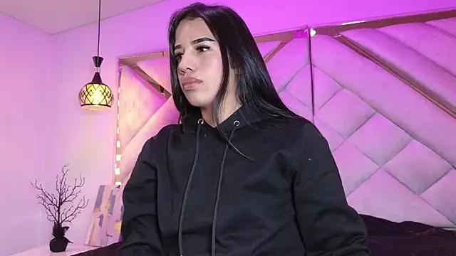 zoevg online show from March 27, 12:39 pm