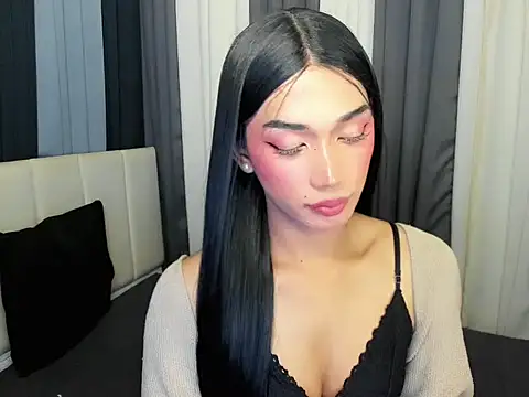 FyangFoxx online show from April 11, 7:06 pm