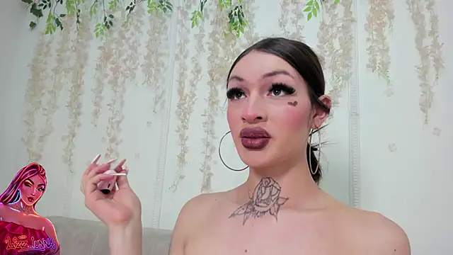 lizz lunna online show from April 8, 8:21 pm