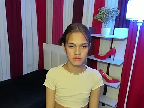 PetiteHugecockTs online show from February 26, 10:26 pm