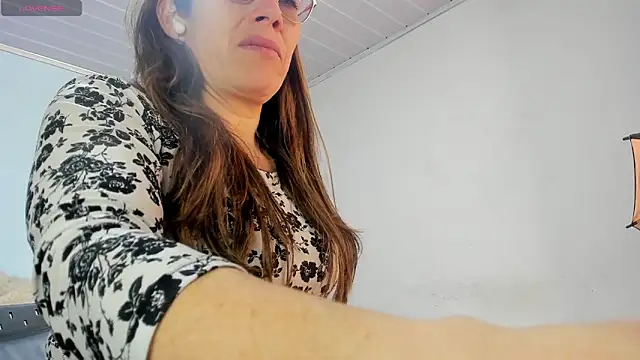 kaylaMinov  online show from April 21, 6:47 pm