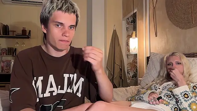 twl8vibe online show from April 21, 1:42 am