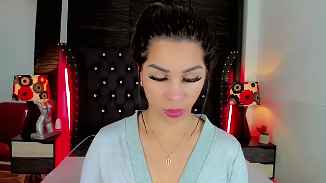 Makeyla Fox  online show from March 6, 1:05 pm