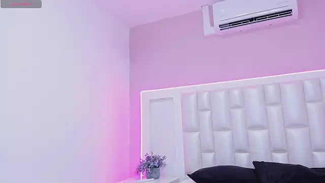 Liia Collins online show from April 11, 5:16 pm