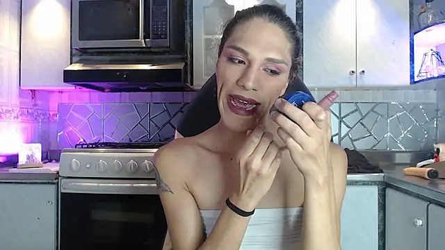 CrisOzzz online show from April 15, 6:35 pm