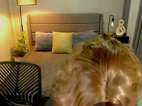 UnforgetableAnna online show from April 18, 2:41 pm