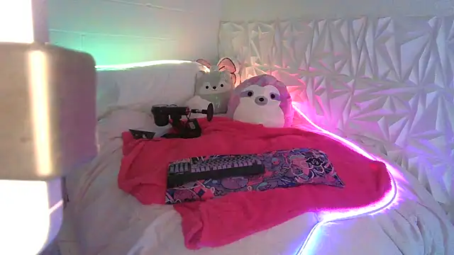 Moongirl117 online show from March 1, 2:12 pm