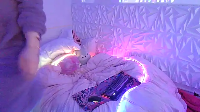 Moongirl117 online show from March 3, 5:25 am