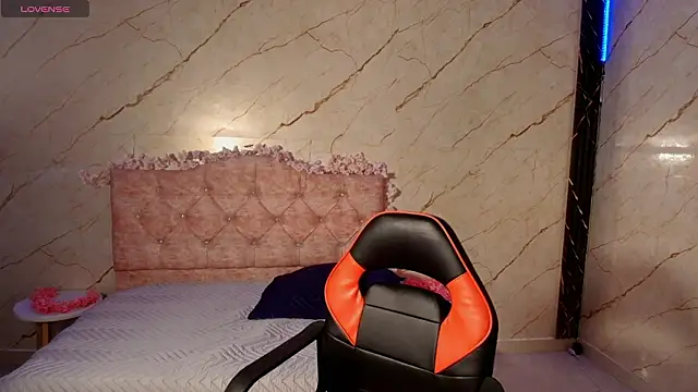 monserrat petite online show from March 10, 2:42 pm