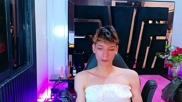 Stefany PiInk online show from March 31, 1:24 pm