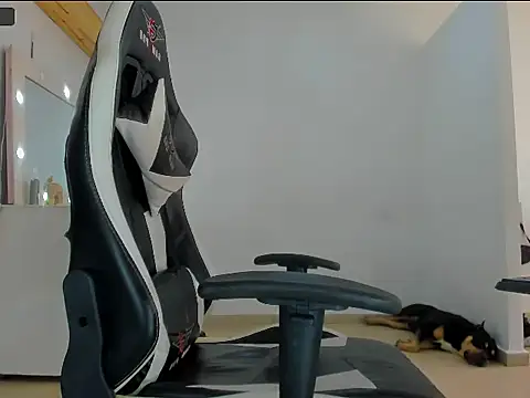 Thaliana Jaramillo online show from April 2, 5:33 pm