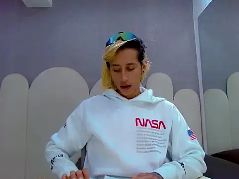 samantha bliss24 online show from April 15, 7:19 pm