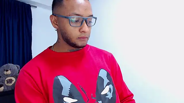 MascTyler online show from April 8, 11:28 pm