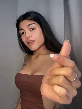 AveryMwore online show from April 19, 2:01 am