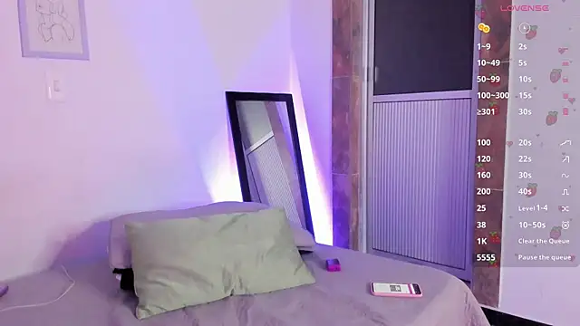 Daniela  Cadavid online show from April 21, 4:30 am