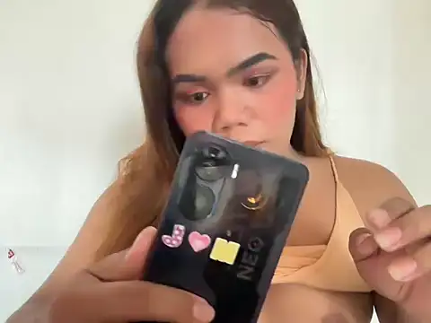 yourhotwild bella online show from April 14, 1:21 am