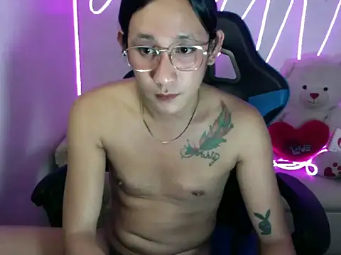 Holley Molley online show from April 14, 5:07 pm