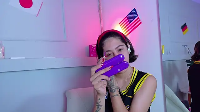 ZoeyPetit online show from July 16, 2:01 pm
