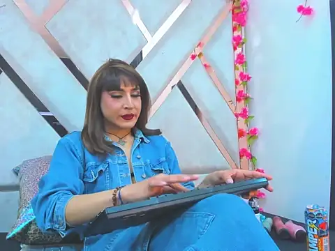 Georgina giio  online show from June 14, 4:35 am