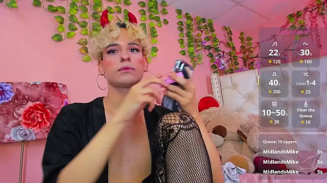valentinee xo online show from June 27, 12:22 pm