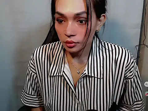 Quenn Sam online show from July 13, 3:36 pm