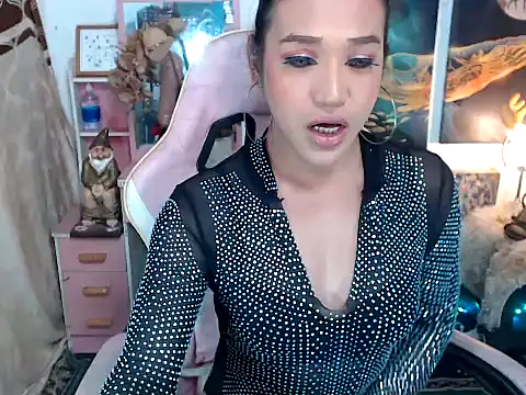 AsianMariaTs online show from November 11, 2:30 pm