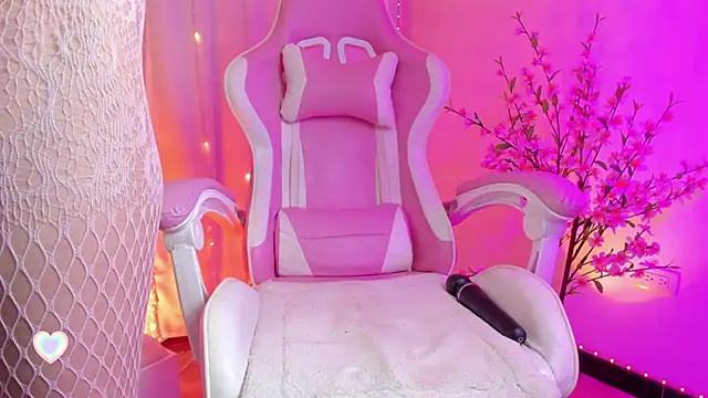 rosseblondee online show from October 10, 10:55 pm