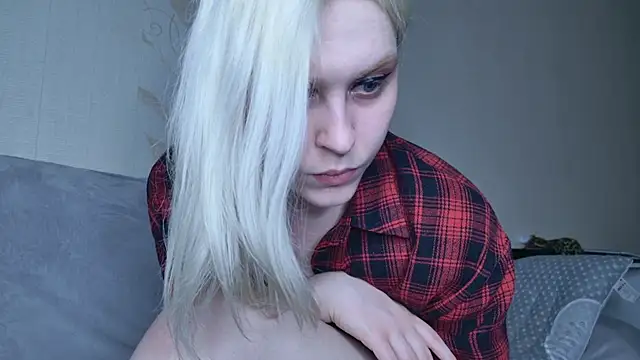 Snapshot of Evelyn_rabbit chatting on March 8, 11:27 am Evelyn rabbit online show from March 8, 11:27 am