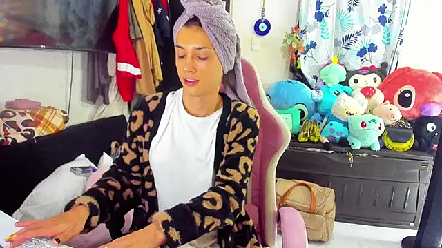 Lawrncesofiets online show from February 11, 7:48 pm