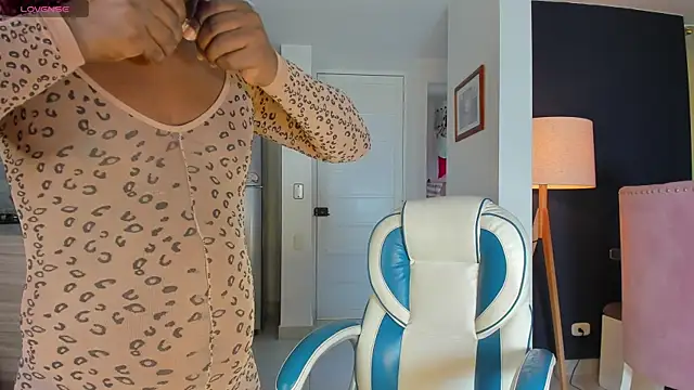 SammyGirlTS online show from October 9, 5:58 pm