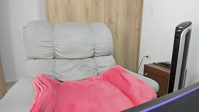 xspecialoomx online show from April 15, 7:58 pm