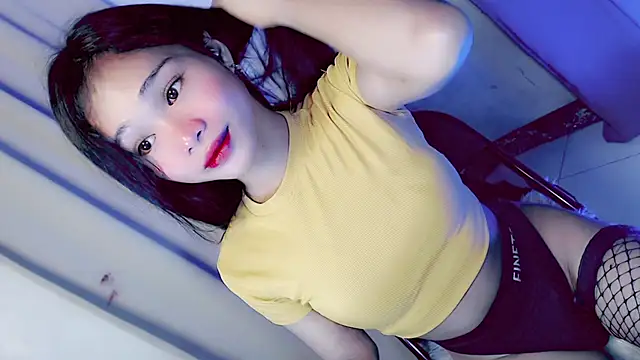 amomentoflust69 online show from February 17, 5:04 am