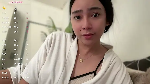 GenesisCastillano online show from October 24, 7:13 am