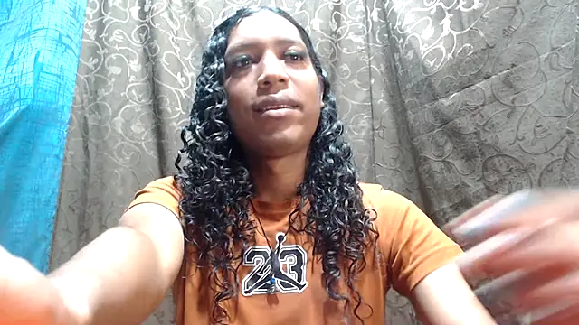 Snapshot of shairaStarr chatting on October 17, 1:25 pm shairaStarr online show from October 17, 1:25 pm