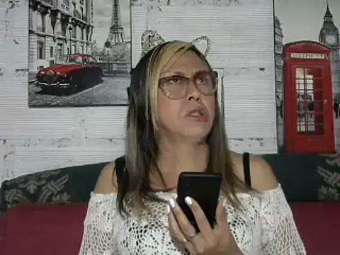 divahot08 online show from January 8, 5:15 pm