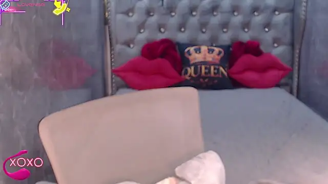 Snapshot of QUEEN_GIAMOORE69 chatting on September 24, 7:42 pm QUEEN GIAMOORE69 online show from September 24, 7:42 pm