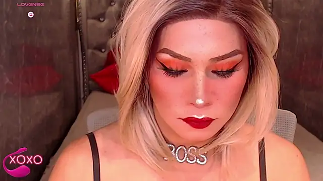 Snapshot of QUEEN_GIAMOORE69 chatting on October 2, 8:52 pm QUEEN GIAMOORE69 online show from October 2, 8:52 pm