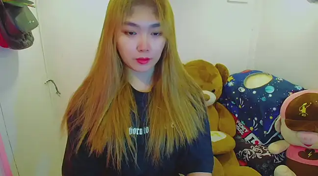 TR4NSCUTI3 online show from February 1, 9:51 pm