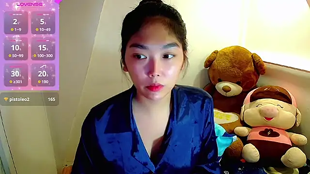 TR4NSCUTI3 online show from October 19, 11:30 pm