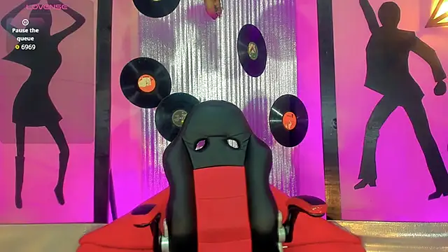 nickyminach  online show from November 13, 7:21 pm