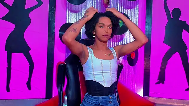 nickyminach  online show from April 20, 7:37 pm