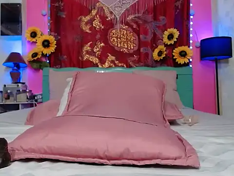 UrAsianPrincessDanie online show from March 28, 5:15 pm